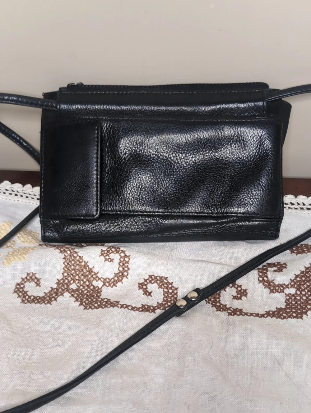 Fossil Black Leather Crossbody Wristlet Bag with Silver Accent